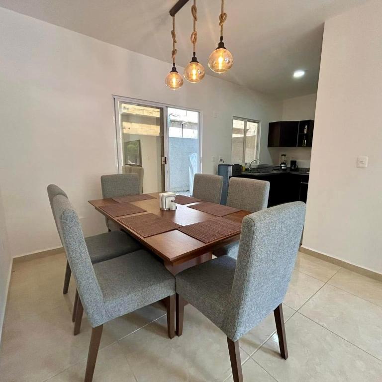 Casa con Alberca y Seguridad Garantizada - Three-Bedroom House - 18