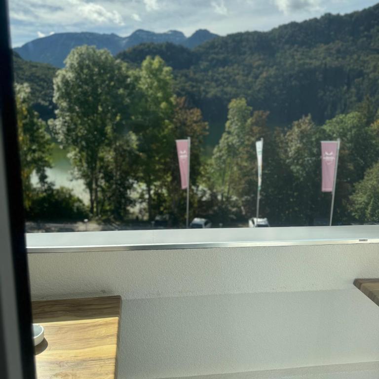 Pension Rexha am Weißensee - Dreibettzimmer mit Bergblick - 1