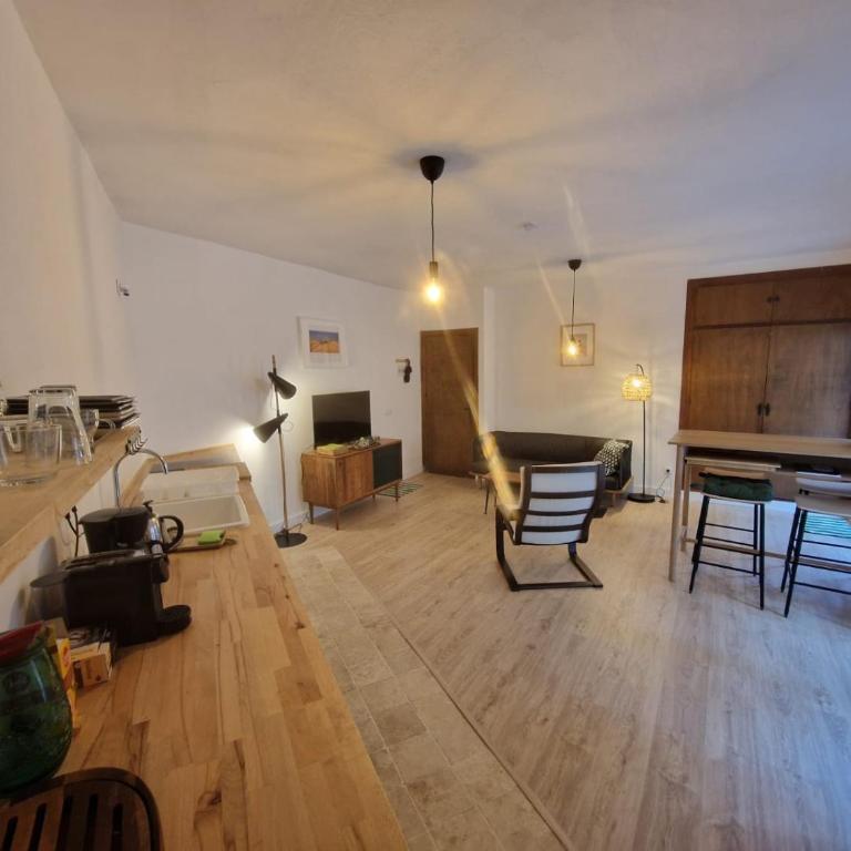 Habitación amplia y tranquila con baño privado en piso compartido - Apartamento de 1 dormitorio - 23