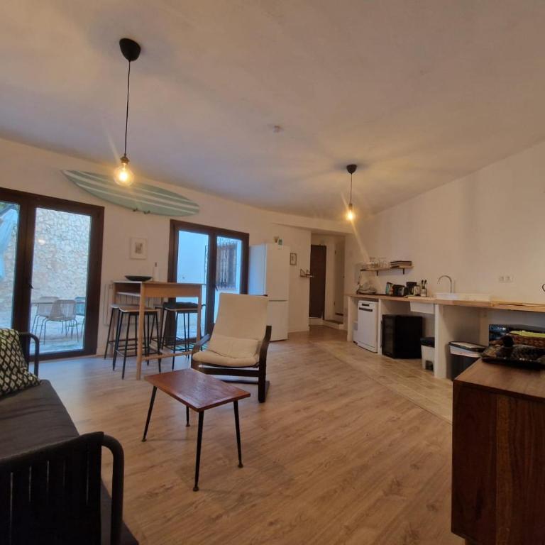 Habitación amplia y tranquila con baño privado en piso compartido - Apartamento de 1 dormitorio - 18
