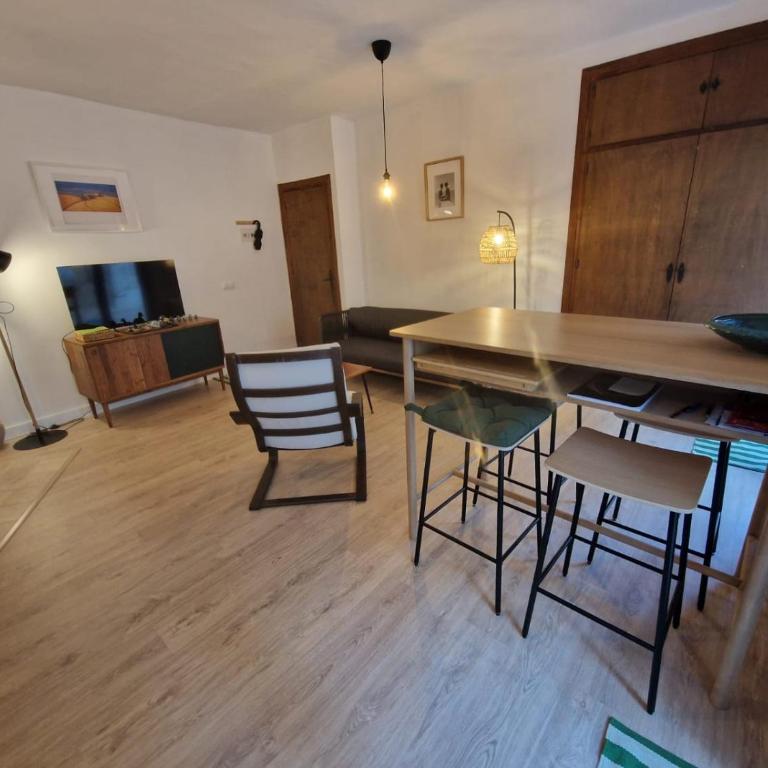 Habitación amplia y tranquila con baño privado en piso compartido - Apartamento de 1 dormitorio - 13