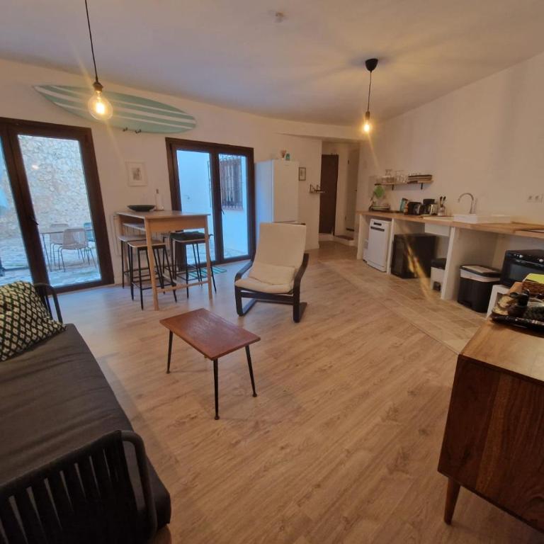 Habitación amplia y tranquila con baño privado en piso compartido - Apartamento de 1 dormitorio - 65