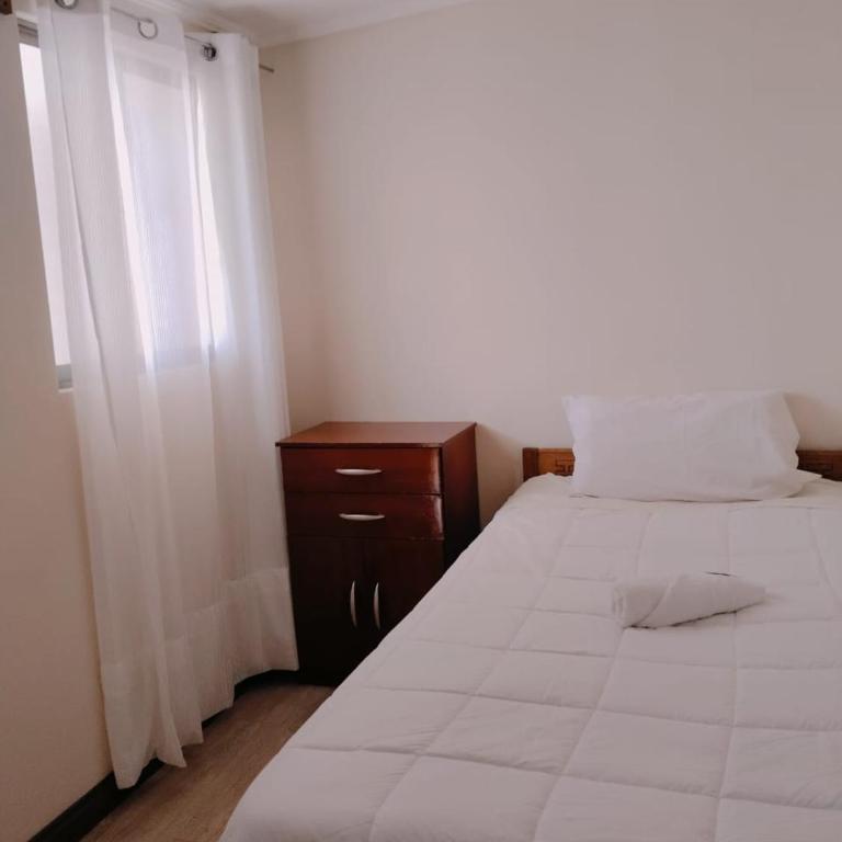 Hotel Victoria - Single Room with Shared Bathroom - 2