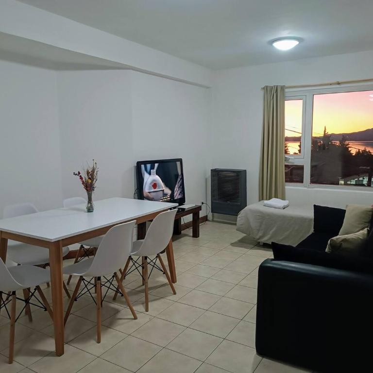 Departamentos con vista al Lago - Family Two-Bedroom Apartment with View - 4