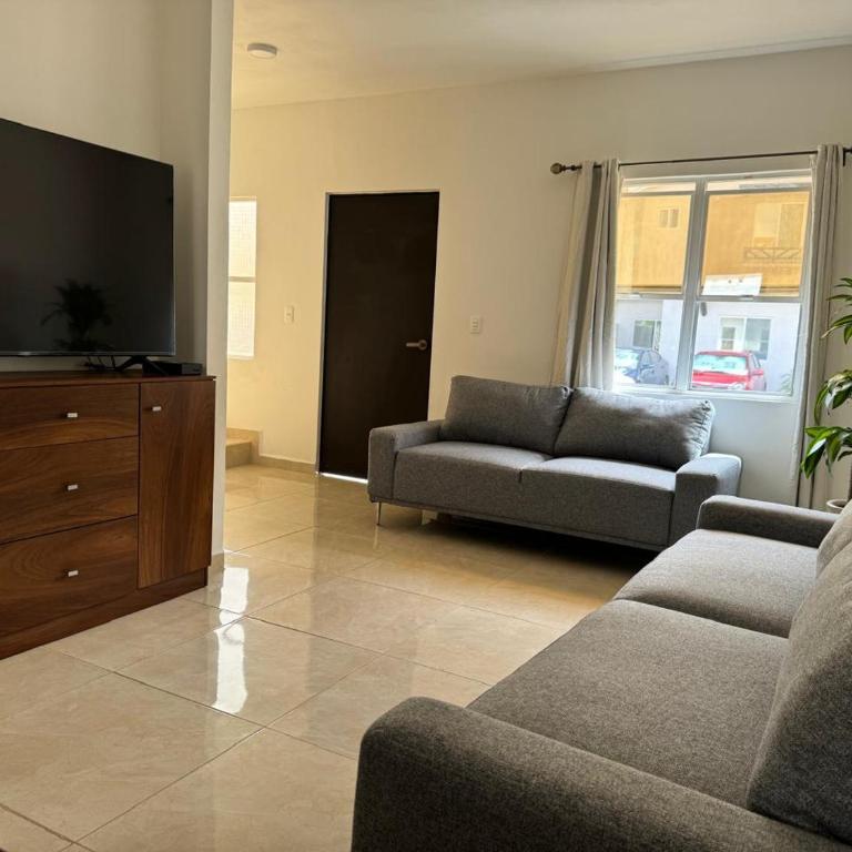 Casa con Alberca y Seguridad Garantizada - Three-Bedroom House - 3