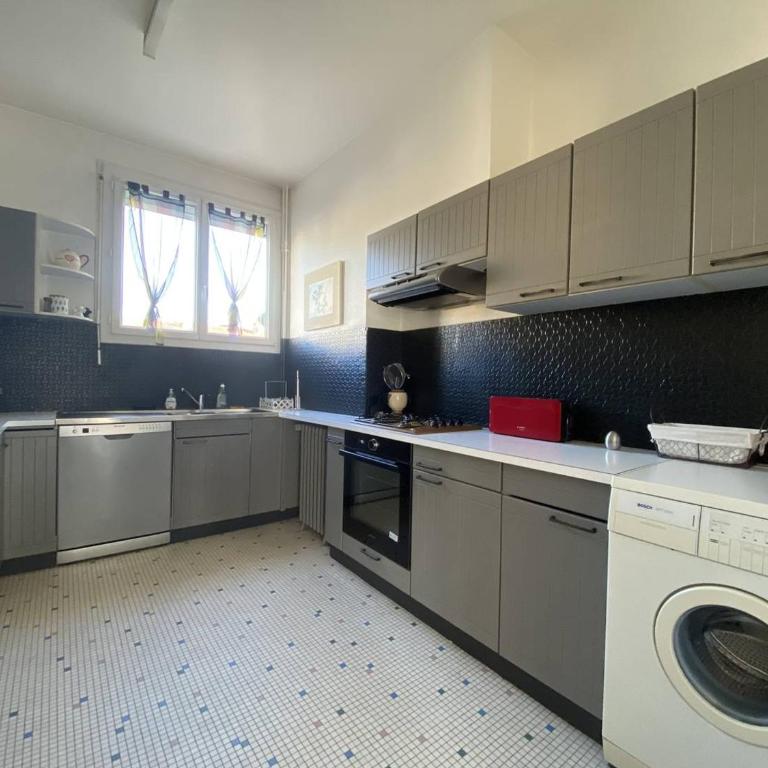 Charmant appartement lumineux et spacieux au centre de Royan - FR-1-738-44 - Apartment - 4