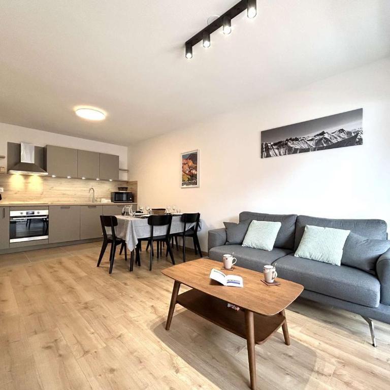 Appartement 3 pièces, 2 chambres, balcon, vue Briançon, WiFi gratuit - FR-1-330C-150 - Apartment - 1
