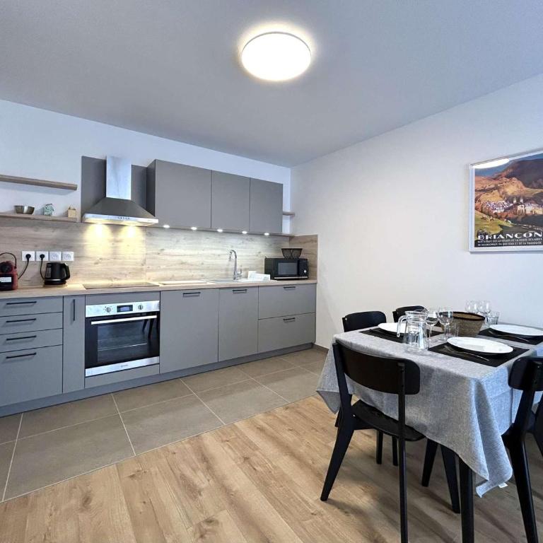 Appartement 3 pièces, 2 chambres, balcon, vue Briançon, WiFi gratuit - FR-1-330C-150 - Apartment - 21