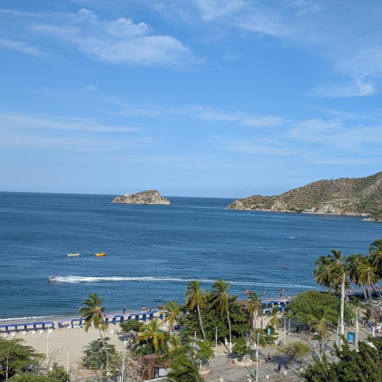 Edificio Macondo en el Rodadero con vista al mar, NO se paga manilla - Three-Bedroom Apartment - 50