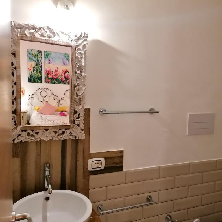 Casa Busari - Double Room with Balcony - 10