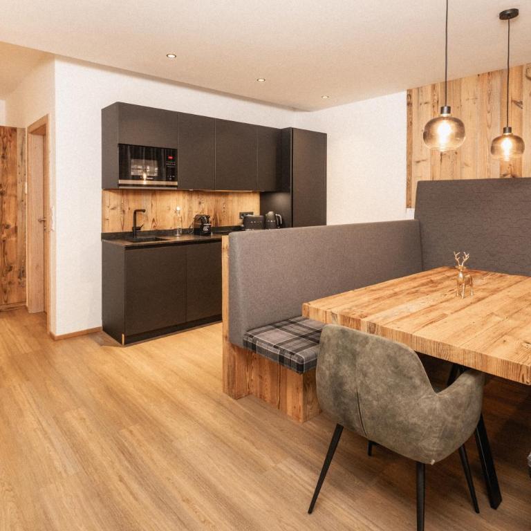 Das Liftplatzl - Suite mit 3 Schlafzimmern, 2 Badezimmern und Terrasse - 5