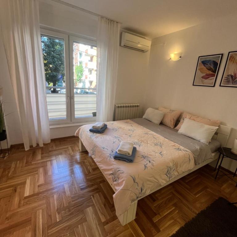 Manu - One-Bedroom Apartment - 1