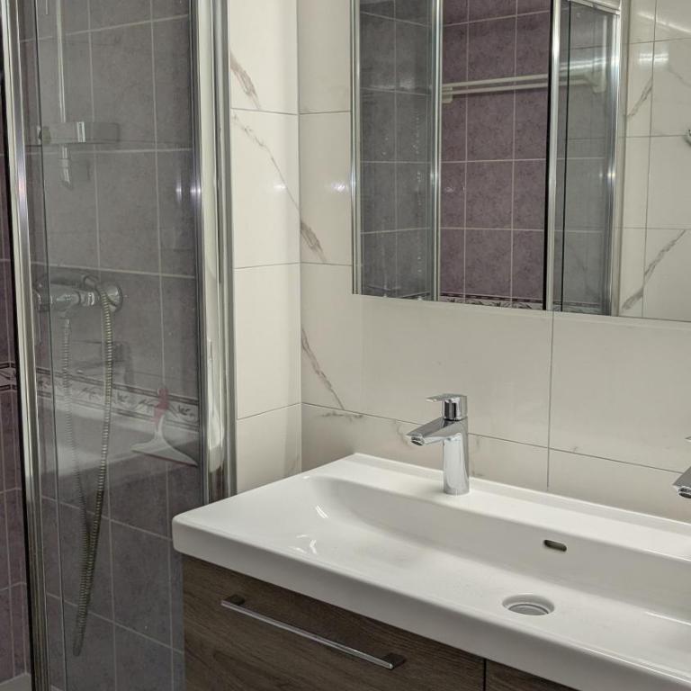 Terrasse, jardin,, Appartement 80m², vue montagne, wifi, bureau - Maison 1 Chambre - 13