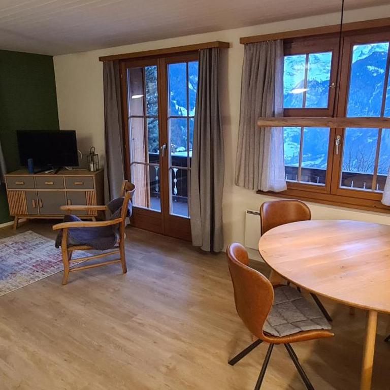 Chalet am Bluemewäg 7 - Apartment mit 1 Schlafzimmer, Balkon und Bergblick - 4
