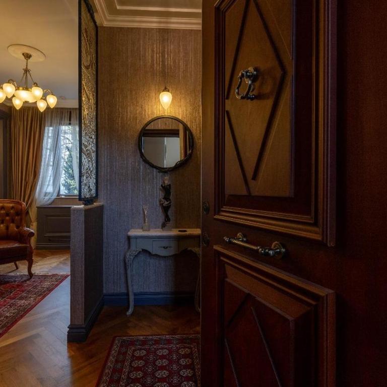 Downtown Residence - One-Bedroom Apartment - 8
