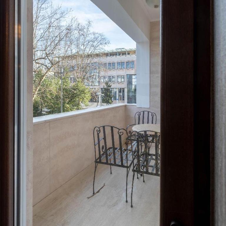 Downtown Residence - One-Bedroom Apartment - 4