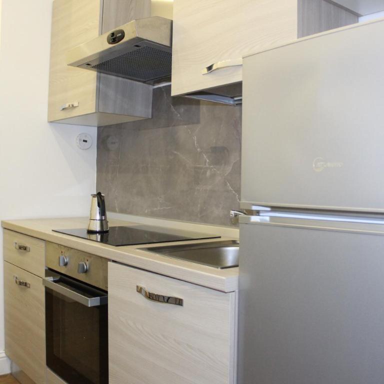 Art Apartment Stazione B - Appartamento con 2 Camere da Letto - 20