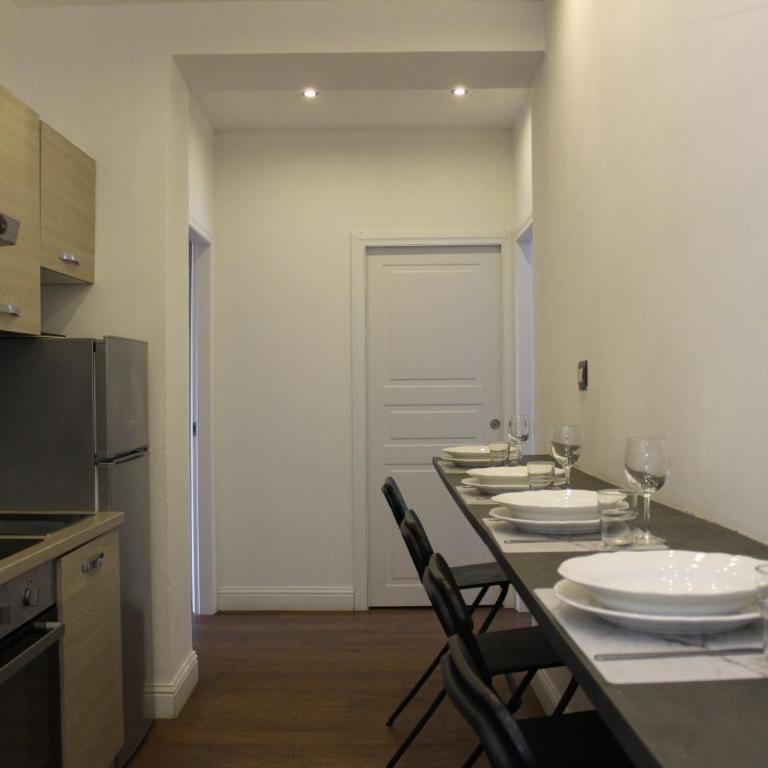 Art Apartment Stazione B - Appartamento con 2 Camere da Letto - 27
