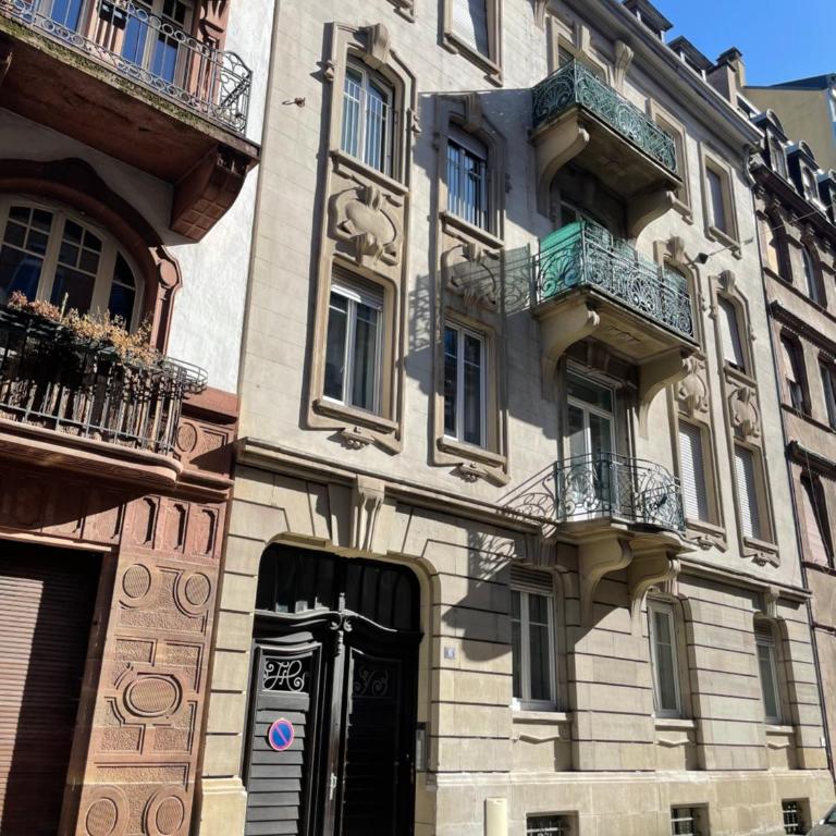 Le Rapp 6, Appartement de Standing 3 chambres, 7 personnes &1 bébé, Cosy et familial ultra équipé Emplacement Idéal proche Gare Centre ville Marchés de Noël Quartier Tribunal Contades - Three-Bedroom Apartment - 40