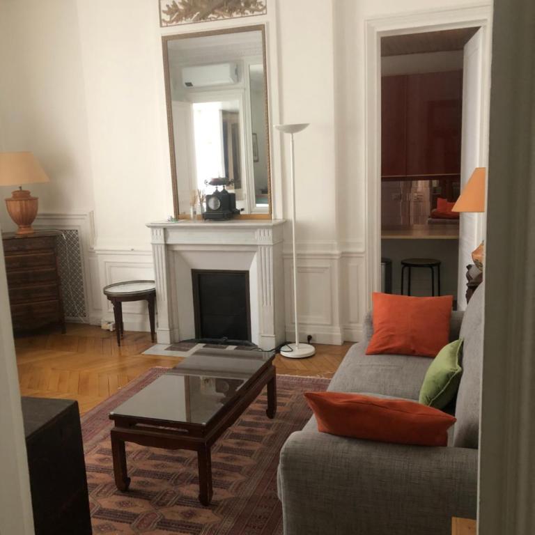 PLACE VENDOME 1 BR AND 1 BA - up to 4 people - WITH AIR CONDITIONNING - One-Bedroom Apartment - 1