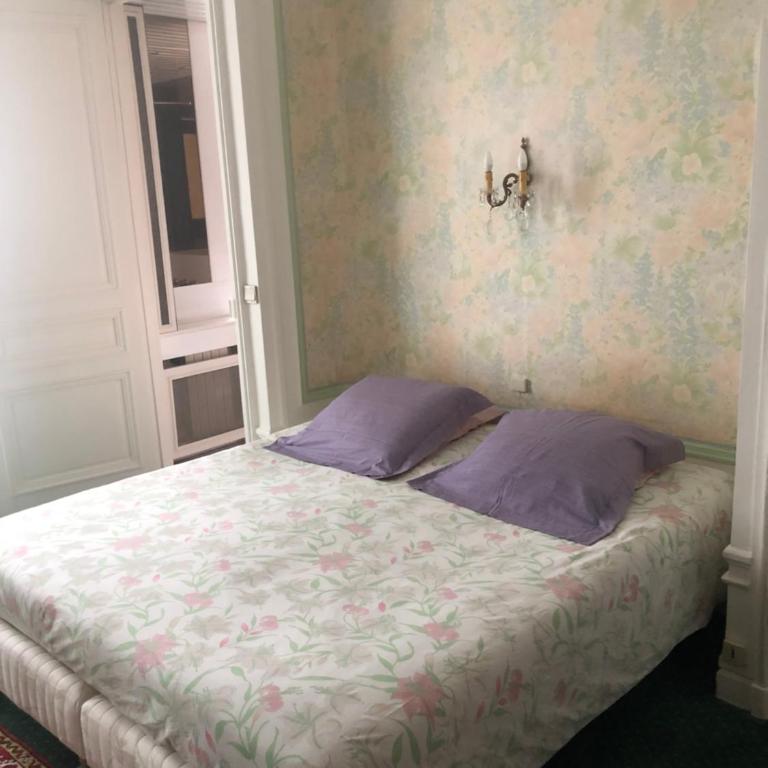 PLACE VENDOME 1 BR AND 1 BA - up to 4 people - WITH AIR CONDITIONNING - One-Bedroom Apartment - 17