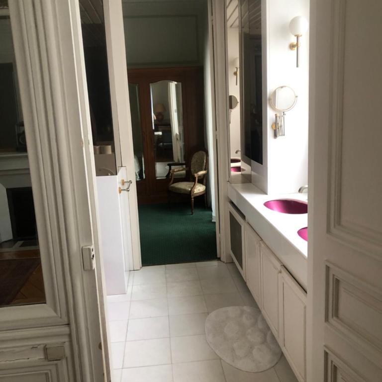 PLACE VENDOME 1 BR AND 1 BA - up to 4 people - WITH AIR CONDITIONNING - One-Bedroom Apartment - 15