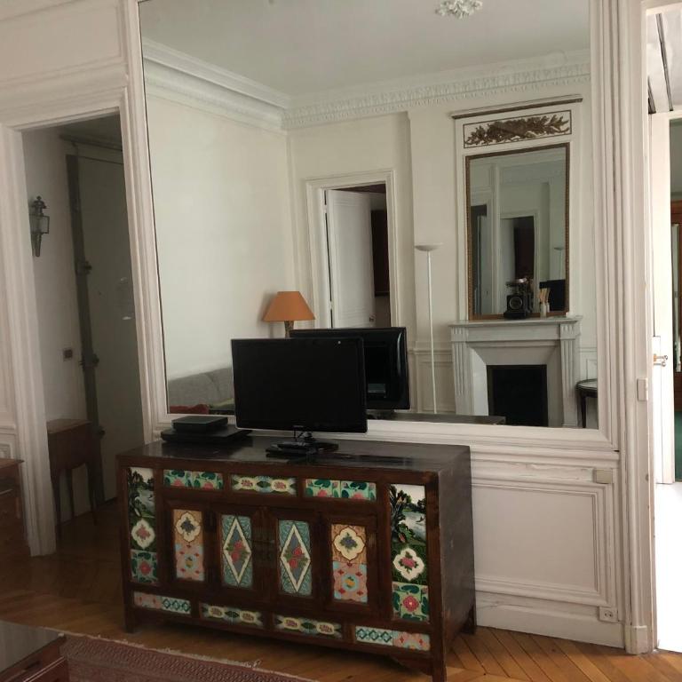 PLACE VENDOME 1 BR AND 1 BA - up to 4 people - WITH AIR CONDITIONNING - One-Bedroom Apartment - 12