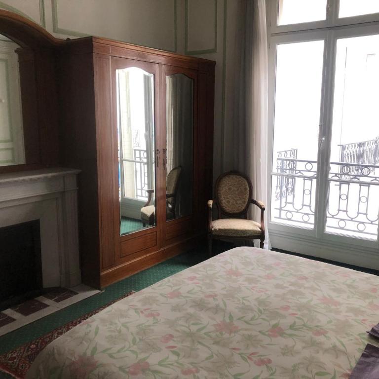 PLACE VENDOME 1 BR AND 1 BA - up to 4 people - WITH AIR CONDITIONNING - One-Bedroom Apartment - 18