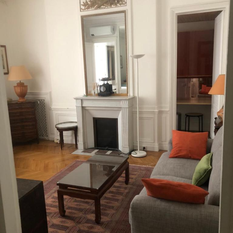 PLACE VENDOME 1 BR AND 1 BA - up to 4 people - WITH AIR CONDITIONNING - One-Bedroom Apartment - 9
