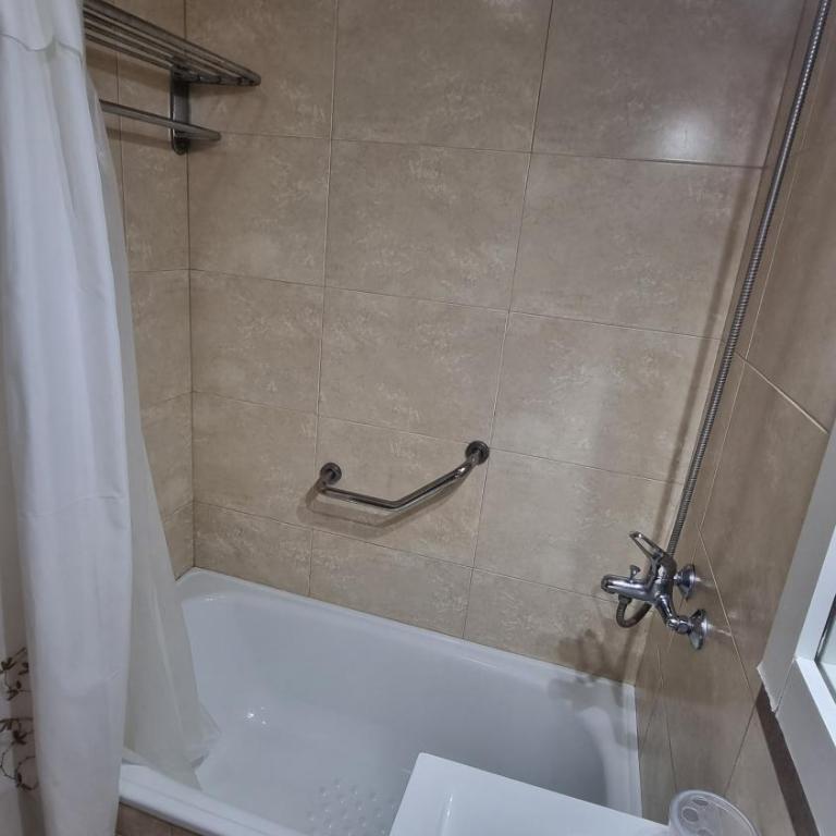 MODERNO DEPARTAMENTO de DOS AMBIENTES CON BALCON en ALMAGRO - Apartamento de 1 dormitorio - 70