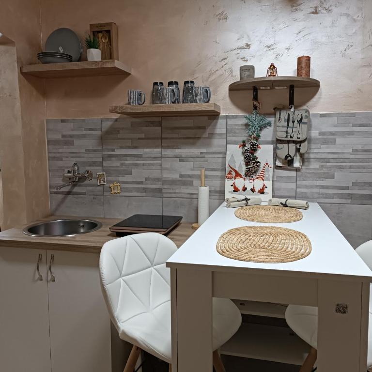 Rustic central - One-Bedroom Apartment - 24
