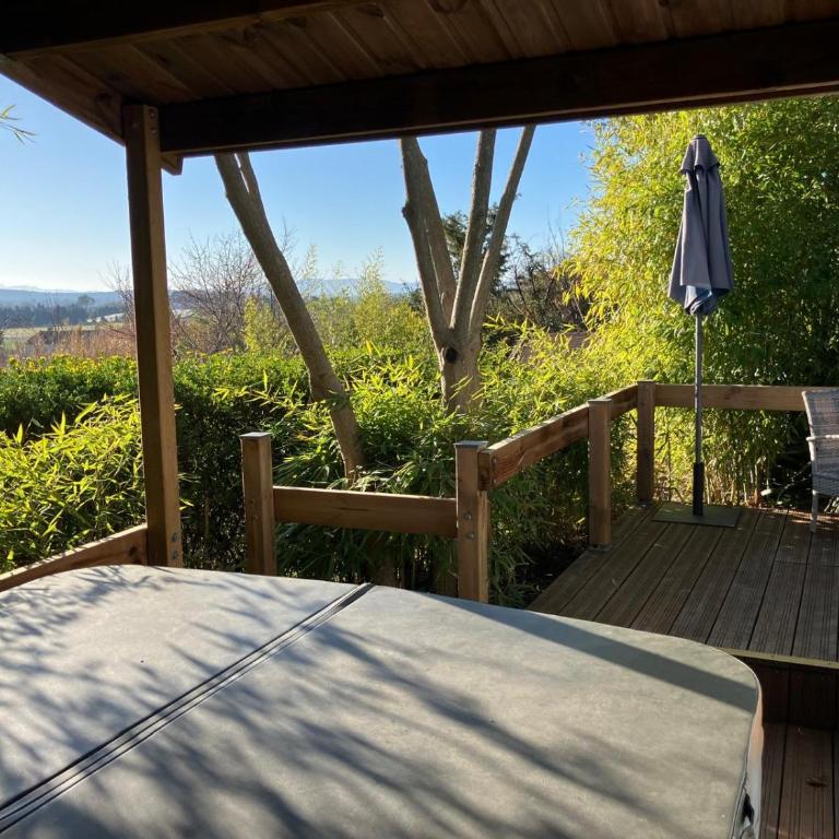 Le Chalet Bleu - jacuzzi - One-Bedroom Apartment - 6
