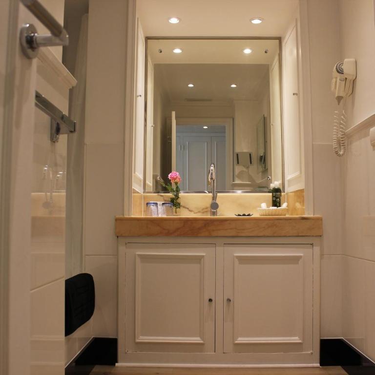 Hôtel Victoria - Chambre Double Deluxe avec Terrasse - Vue sur Jardin - 1