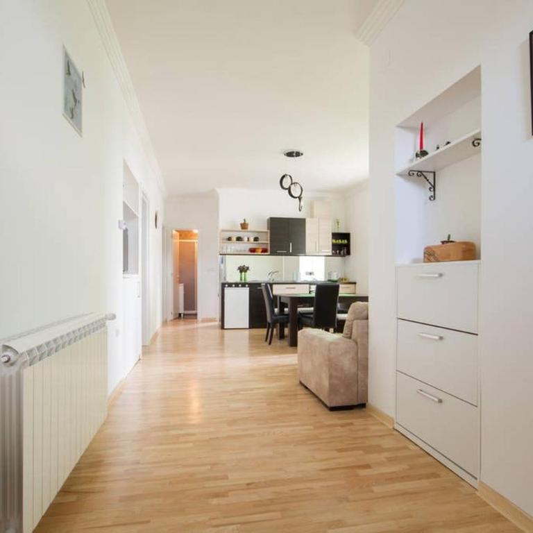 12 Beds 4 Baths 2 Renovated Apts 2nd & 3rd Flr - Apartment - 6