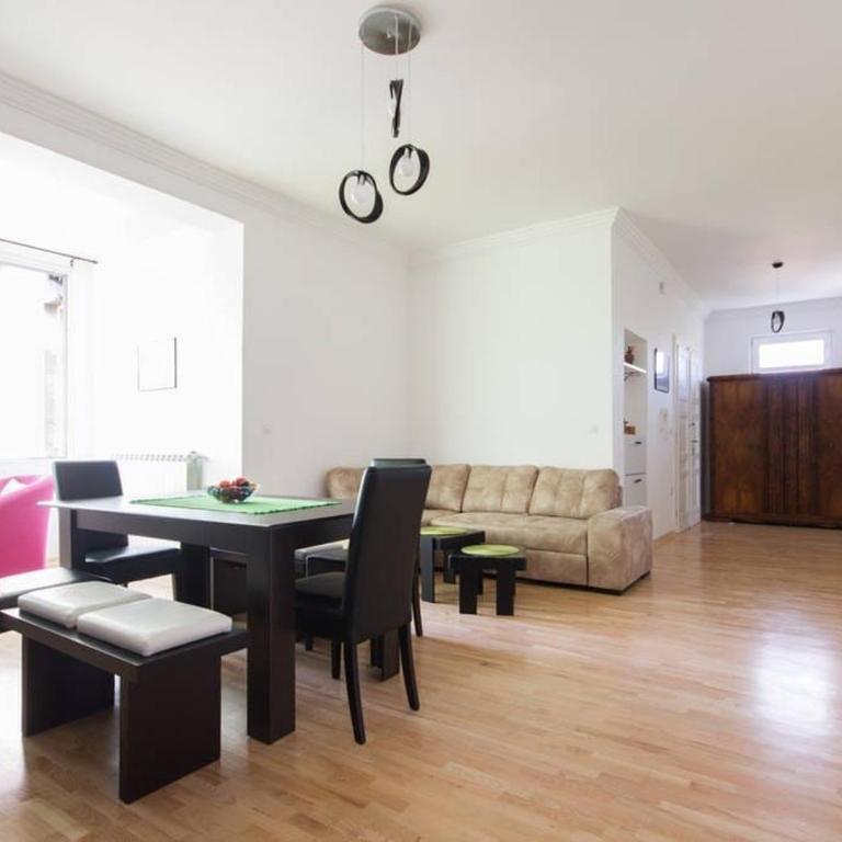 12 Beds 4 Baths 2 Renovated Apts 2nd & 3rd Flr - Apartment - 13