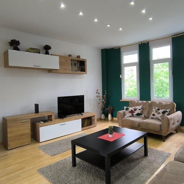 12 Beds 4 Baths 2 Renovated Apts 2nd & 3rd Flr - Apartment - 14