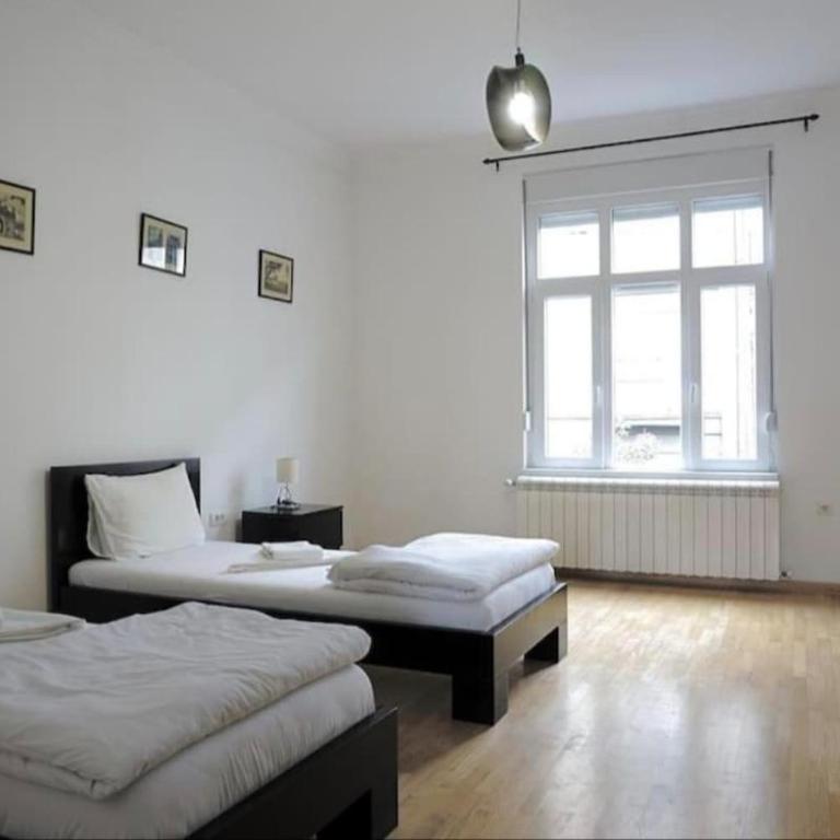 12 Beds 4 Baths 2 Renovated Apts 2nd & 3rd Flr - Apartment - 16
