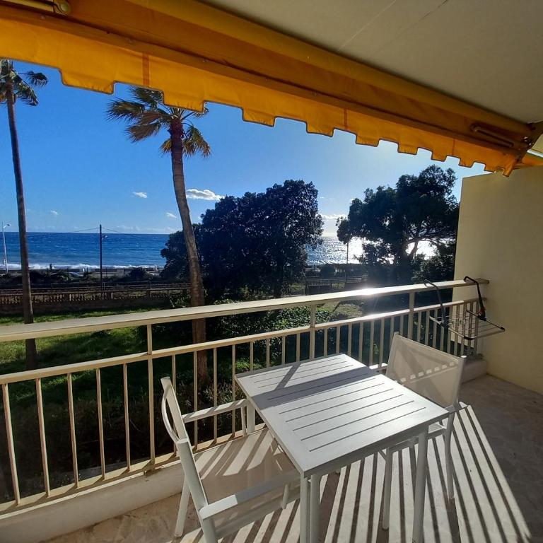 Le Trident B - Studio - Vue sur Mer - 8