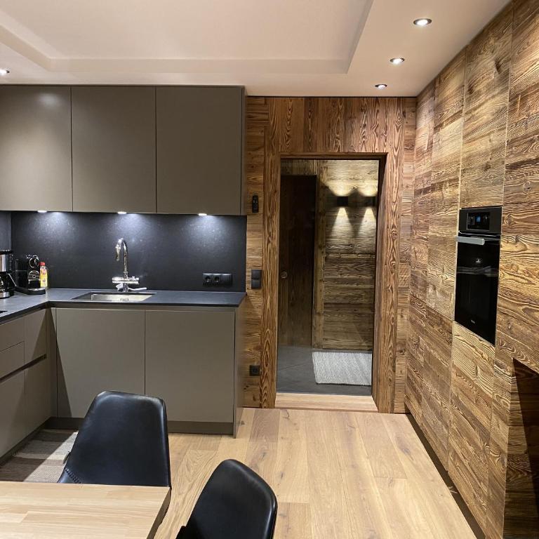 Landhaus Rieder im Zillertal - Three-Bedroom Deluxe Apartment - 2