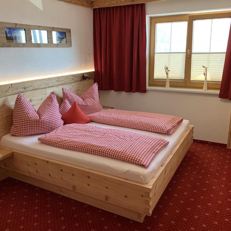 Landhaus Rieder im Zillertal - Two-Bedroom Apartment with Terrace - 3