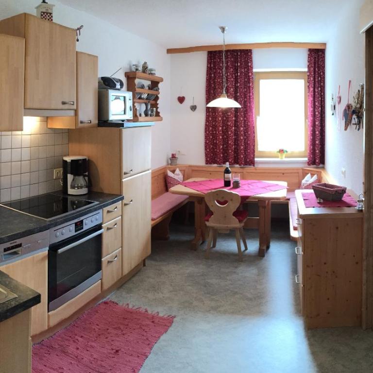 Landhaus Rieder im Zillertal - Two-Bedroom Apartment with Terrace - 12