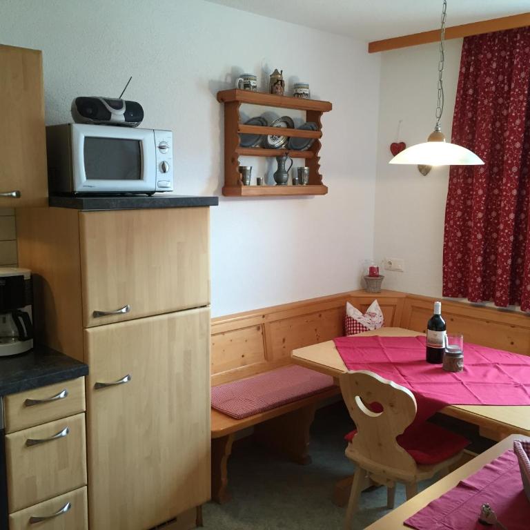 Landhaus Rieder im Zillertal - Two-Bedroom Apartment with Terrace - 15