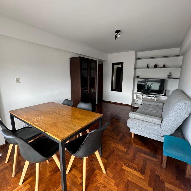 Depto 2 ambientes con balcón - Apartamento de 1 dormitorio - 1