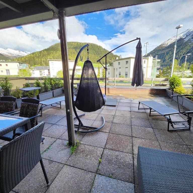 Stilvolles und ruhiges Apartment mit privater 60m2 Sonnenterrasse bei der Parsennbahn - Apartment mit 2 Schlafzimmern und Bergblick - 17
