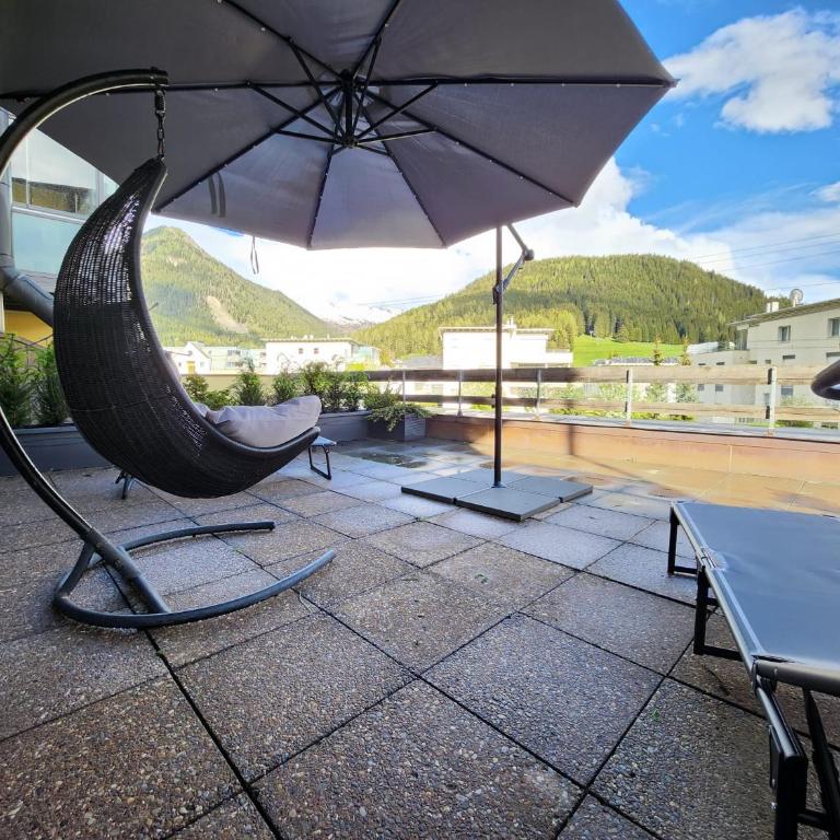 Stilvolles und ruhiges Apartment mit privater 60m2 Sonnenterrasse bei der Parsennbahn - Apartment mit 2 Schlafzimmern und Bergblick - 1