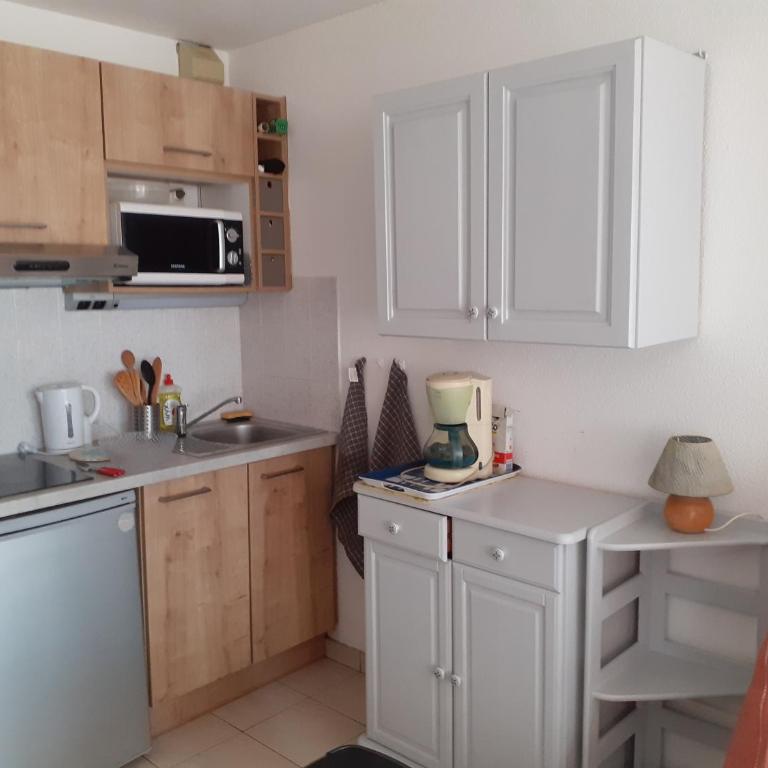 joli studio cabine 4 personnes à 300 m de la plage - Apartment mit 1 Schlafzimmer - 3