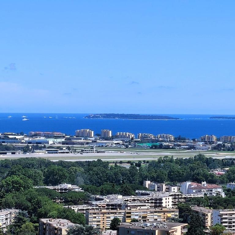 Appartement ORION magnifique vue mer et montagne - Two-Bedroom Apartment - 22