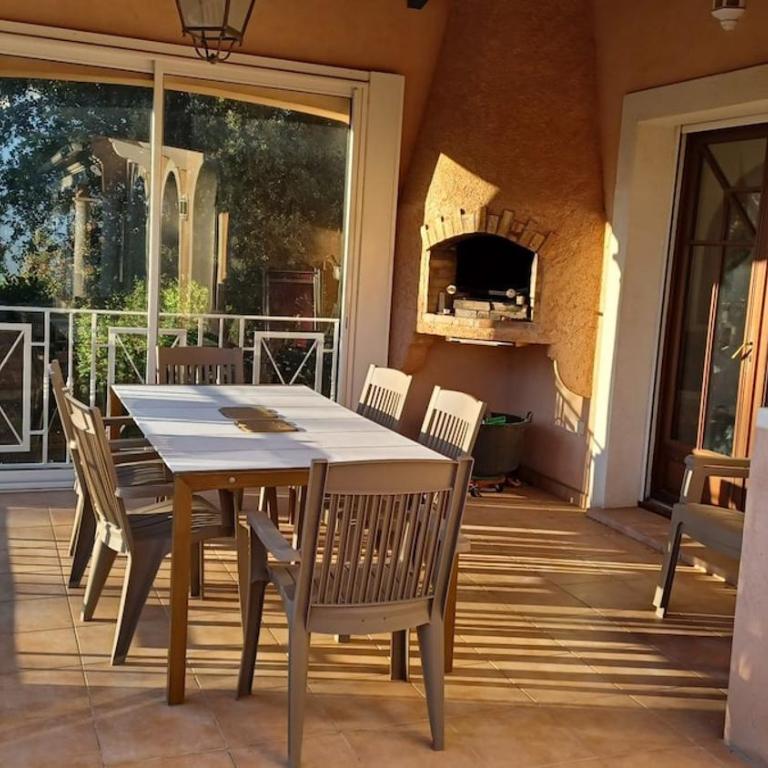 Séjour détente dans une villa avec piscine privée, nature, golf et mer à proximité - Three-Bedroom House - 9
