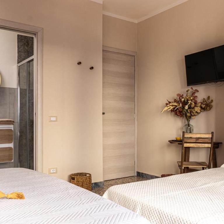 L'Erika in Città - Double Room with Private Bathroom - 7