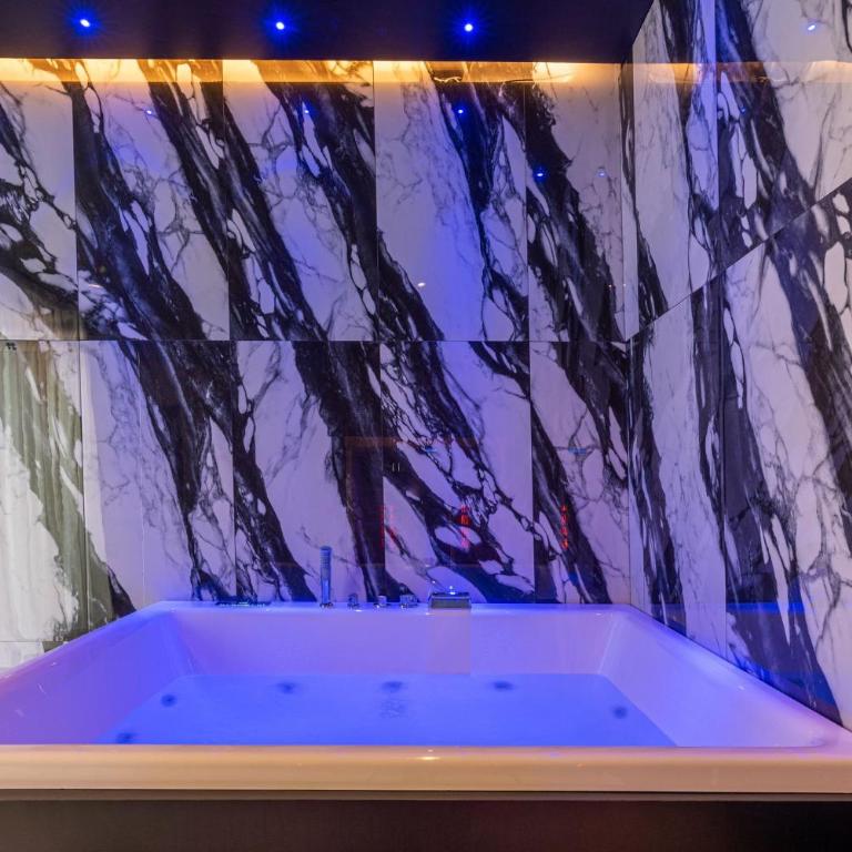 Amari120Suite&Spa - King Room with Spa Bath - 12